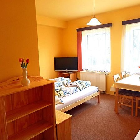 P&P Jicin Apartments - Soukrome 2-3 Luzkove Pokoje S Vlastni Kuchyni A Koupelnou Esterno foto