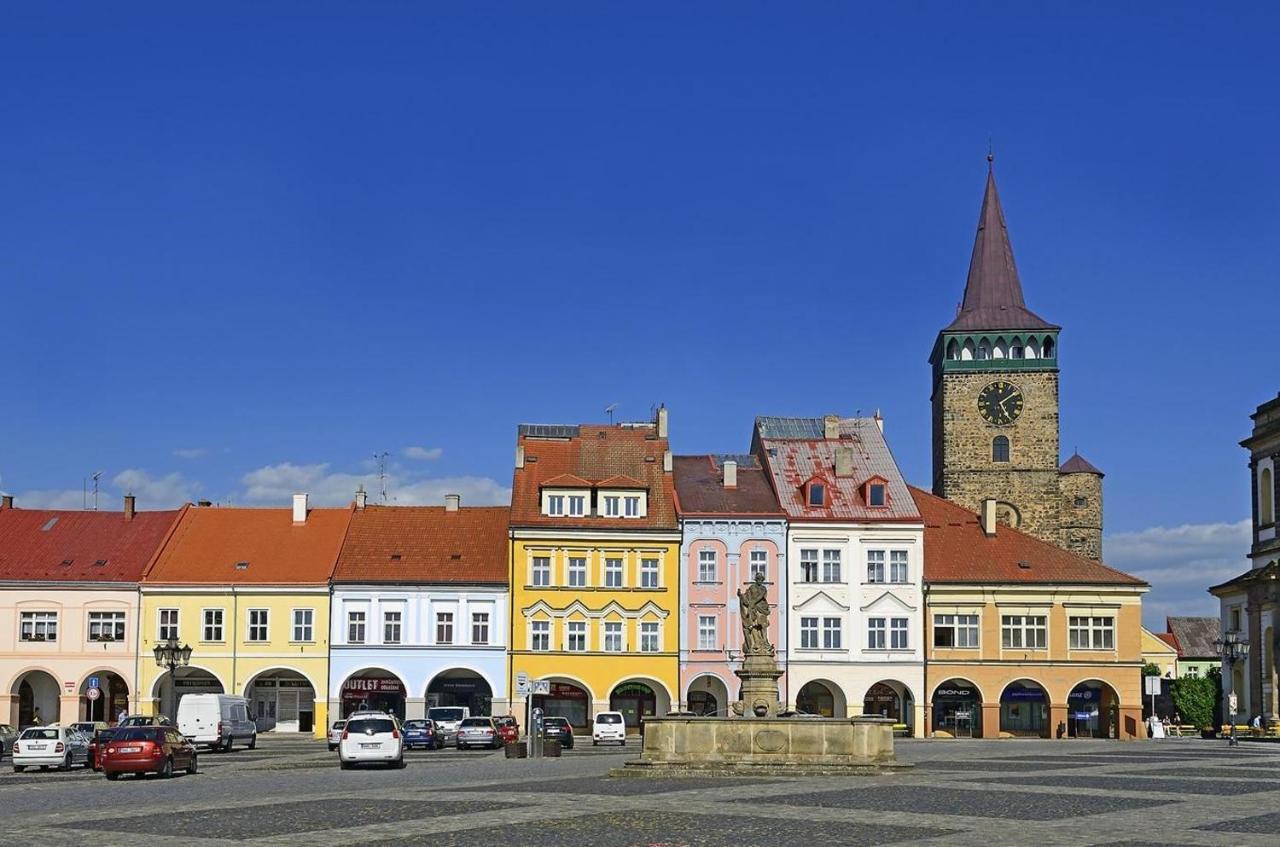 P&P Jicin Apartments - Soukrome 2-3 Luzkove Pokoje S Vlastni Kuchyni A Koupelnou Esterno foto
