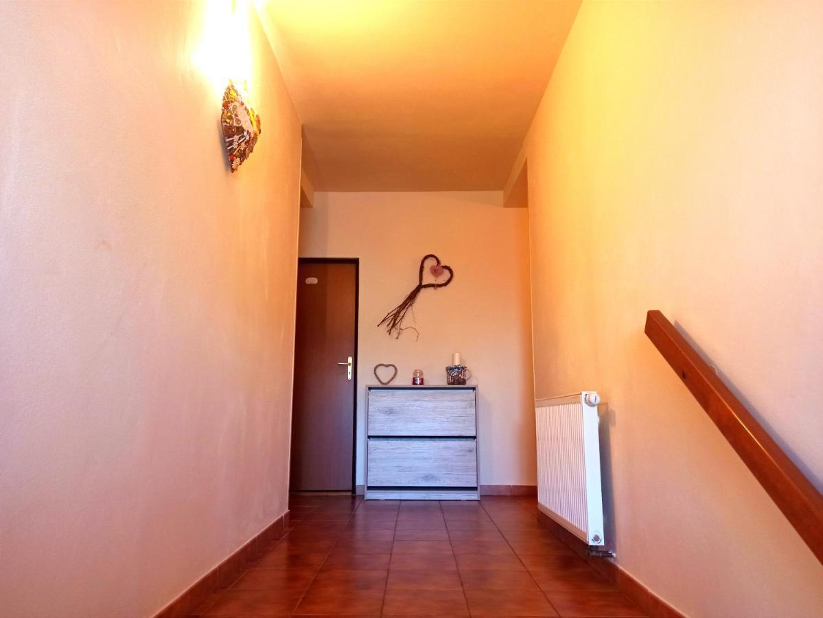 P&P Jicin Apartments - Soukrome 2-3 Luzkove Pokoje S Vlastni Kuchyni A Koupelnou Esterno foto
