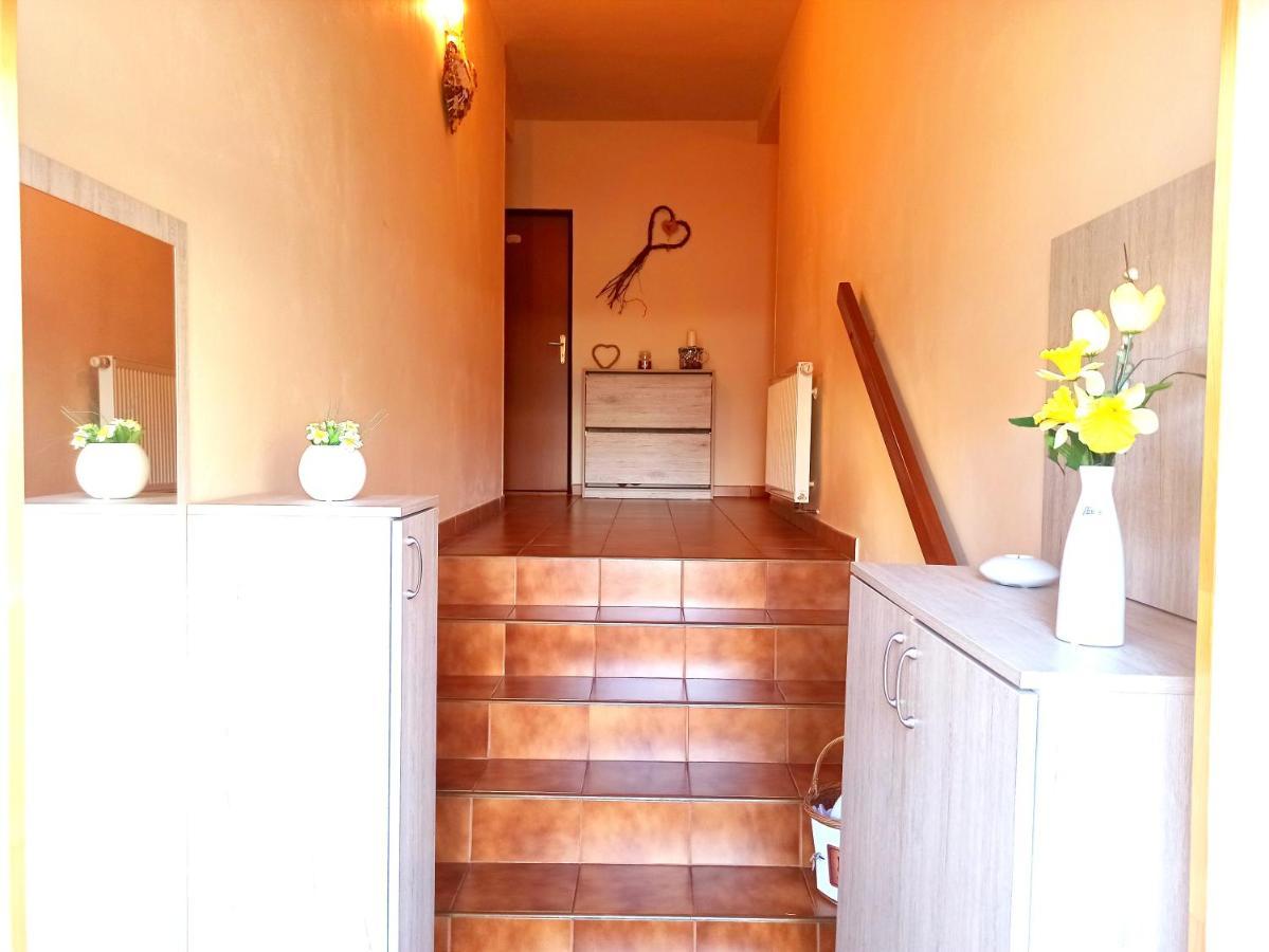 P&P Jicin Apartments - Soukrome 2-3 Luzkove Pokoje S Vlastni Kuchyni A Koupelnou Esterno foto