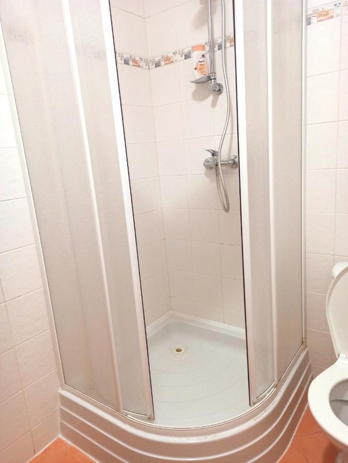 P&P Jicin Apartments - Soukrome 2-3 Luzkove Pokoje S Vlastni Kuchyni A Koupelnou Esterno foto