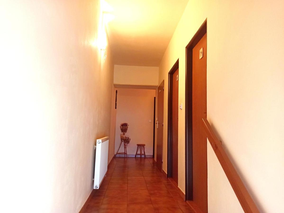 P&P Jicin Apartments - Soukrome 2-3 Luzkove Pokoje S Vlastni Kuchyni A Koupelnou Esterno foto