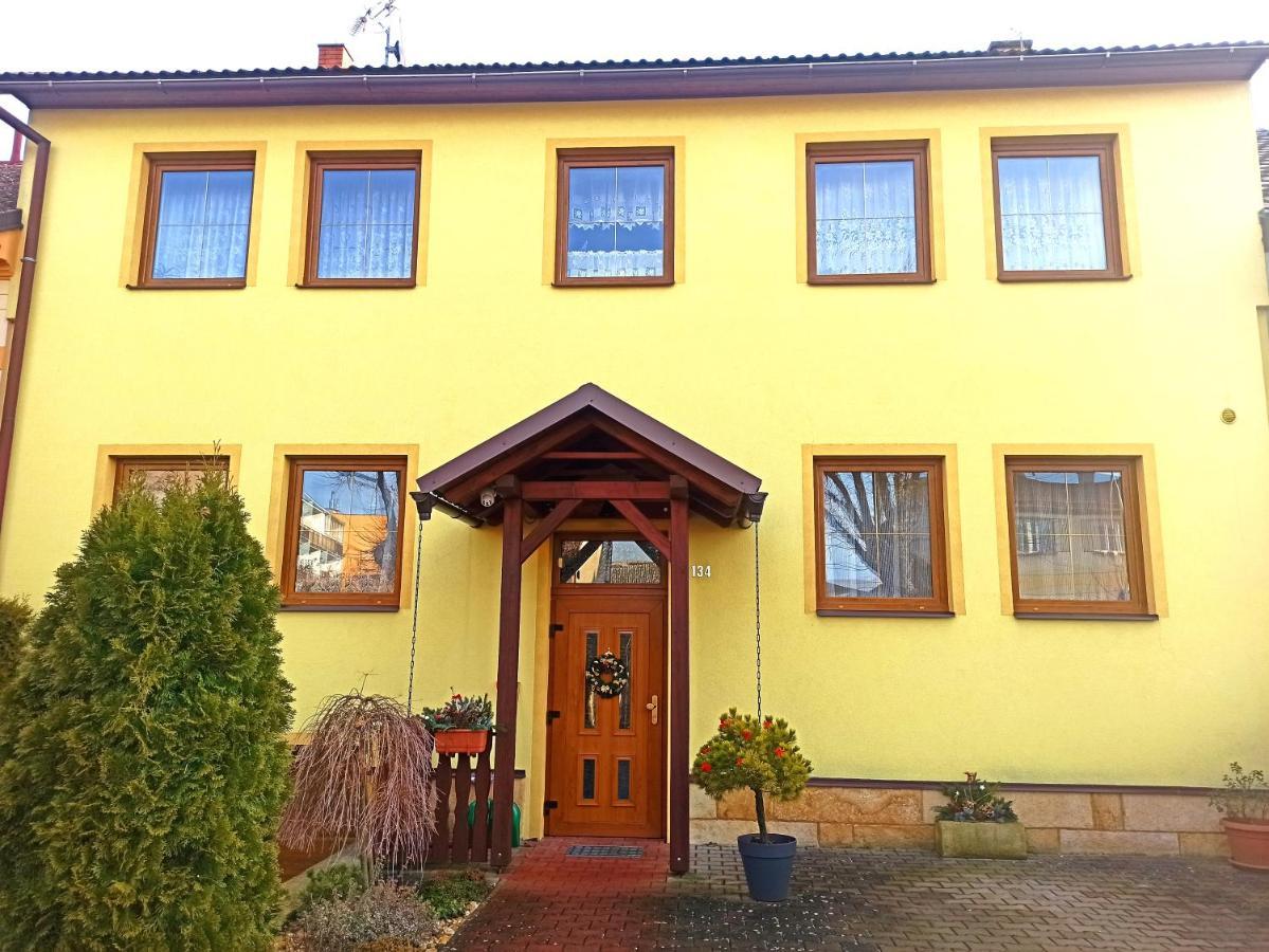 P&P Jicin Apartments - Soukrome 2-3 Luzkove Pokoje S Vlastni Kuchyni A Koupelnou Esterno foto