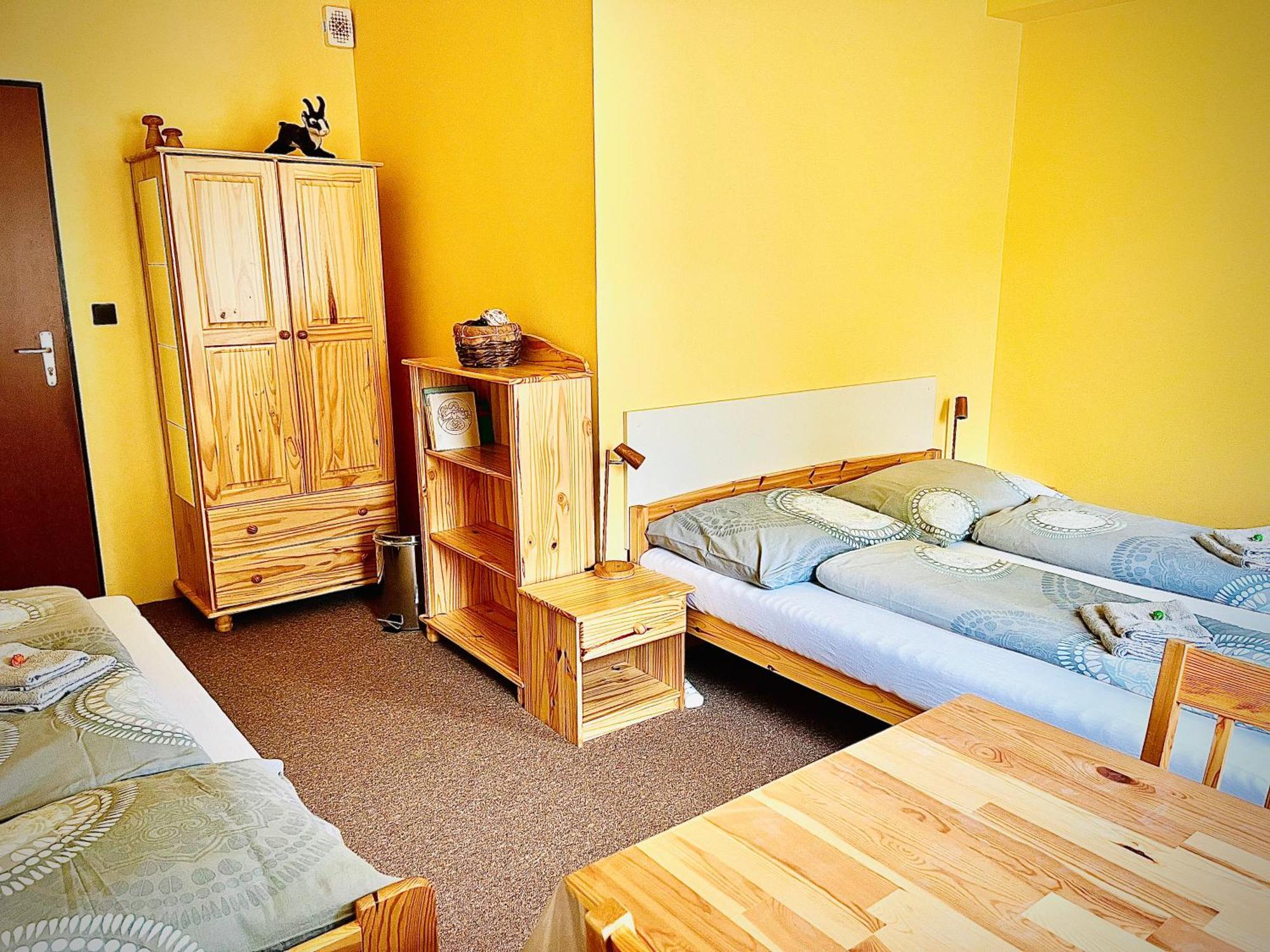P&P Jicin Apartments - Soukrome 2-3 Luzkove Pokoje S Vlastni Kuchyni A Koupelnou Esterno foto