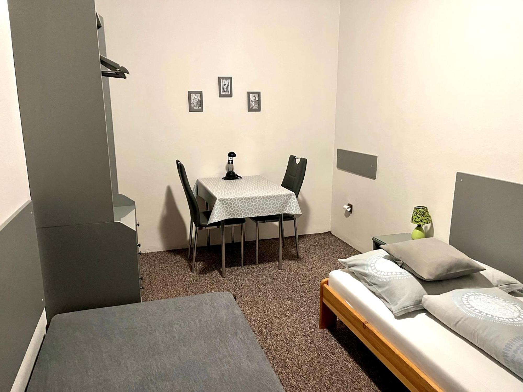 P&P Jicin Apartments - Soukrome 2-3 Luzkove Pokoje S Vlastni Kuchyni A Koupelnou Esterno foto